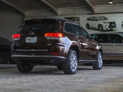 2015 جييب جراند شيروكي ساميت