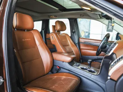 2015 جييب جراند شيروكي ساميت