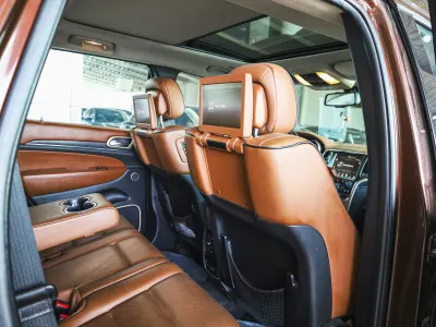 2015 جييب جراند شيروكي ساميت