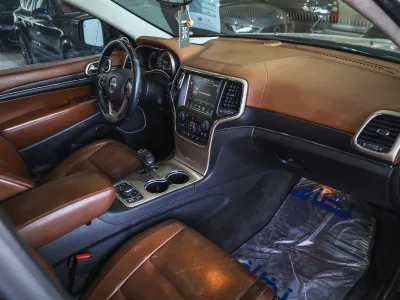 2015 جييب جراند شيروكي ساميت