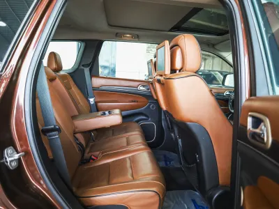 2015 جييب جراند شيروكي ساميت