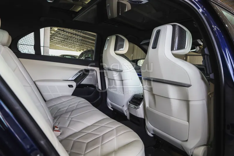 2024 بي ام دبليو الفئة السابعة 735أي