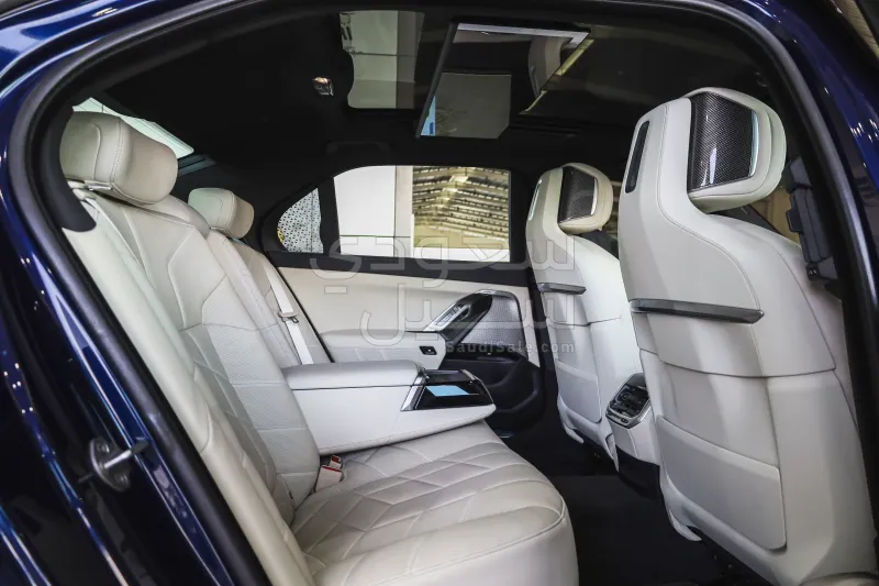 2024 بي ام دبليو الفئة السابعة 735أي