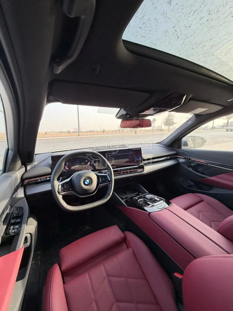 2026 بي ام دبليو الفئة الخامسة 520 أي