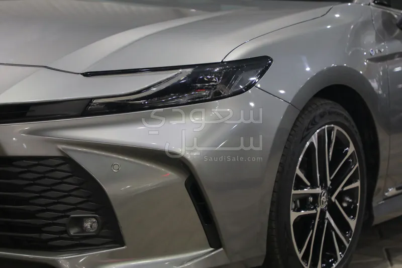 2025 تويوتا كامري ال اي