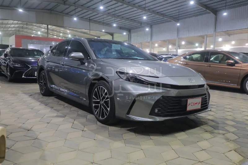 2025 تويوتا كامري ال اي