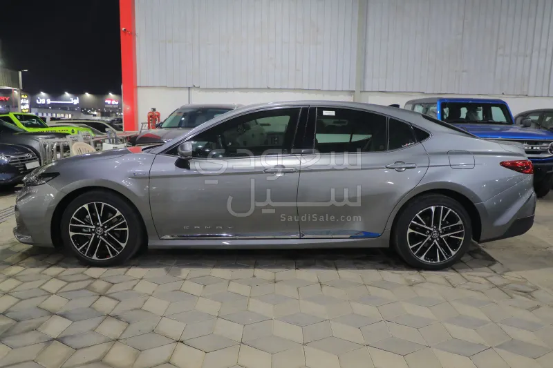 2025 تويوتا كامري ال اي