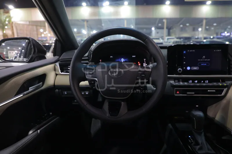 2025 تويوتا كامري ال اي