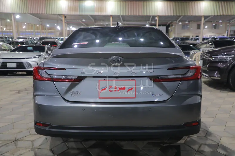 2025 تويوتا كامري ال اي