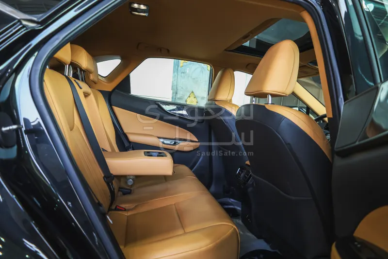 2024 لكزس إن إكس 350
