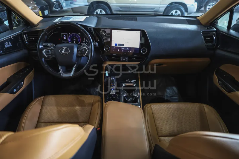 2024 لكزس إن إكس 350