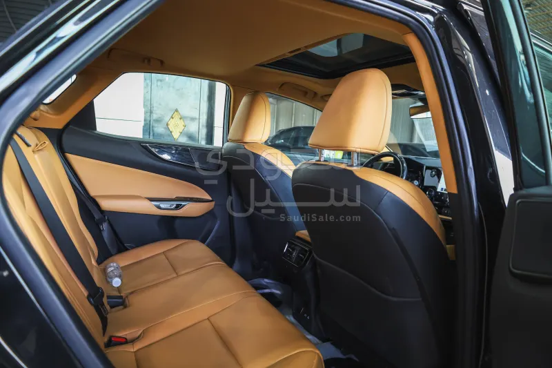 2024 لكزس إن إكس 350