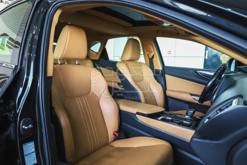 2024 لكزس إن إكس 350