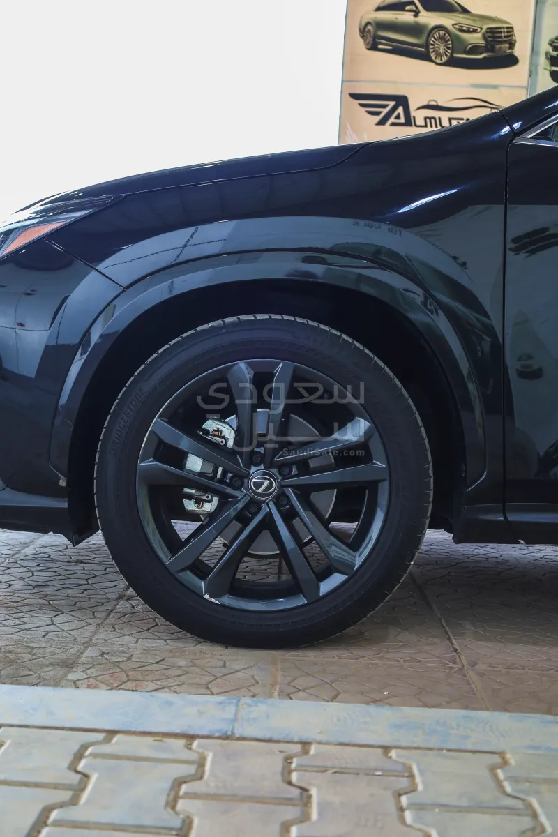 2024 لكزس إن إكس 350