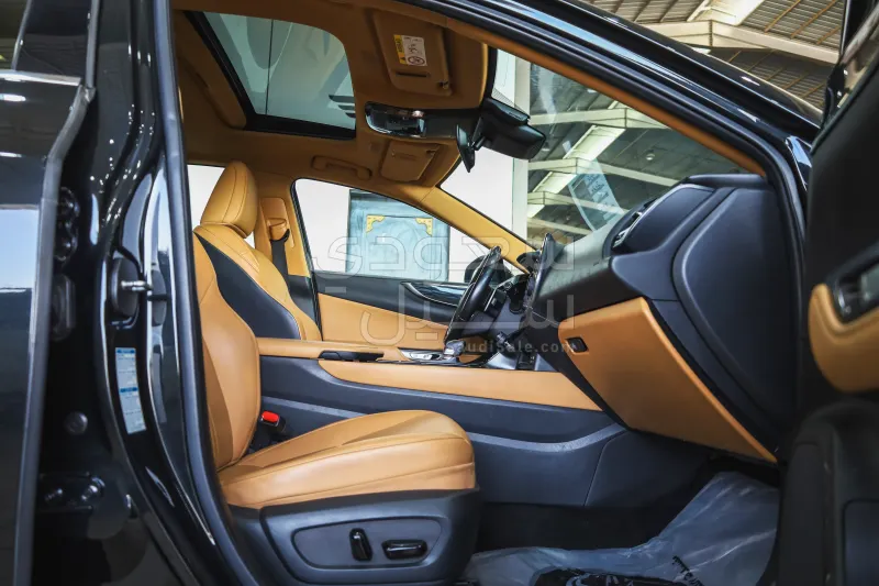 2024 لكزس إن إكس 350