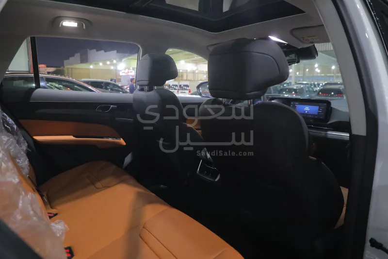 2026 فورد تيريتوري تيتانيوم بلس