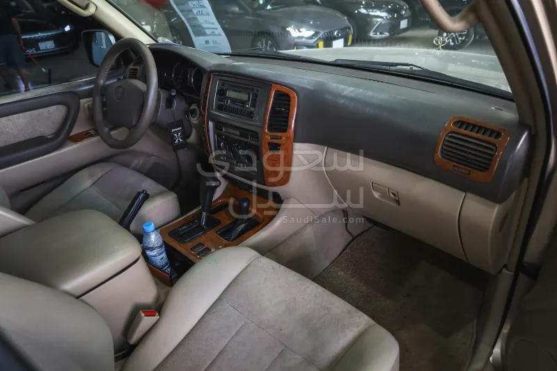 2004 تويوتا لاند كروزر جي اكس ار