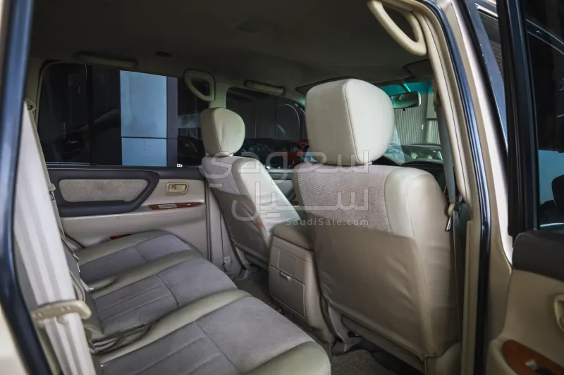 2004 تويوتا لاند كروزر جي اكس ار