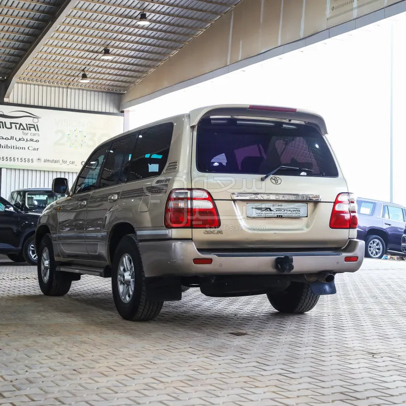 2004 تويوتا لاند كروزر جي اكس ار