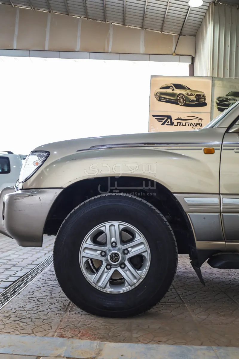 2004 تويوتا لاند كروزر جي اكس ار