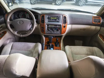 2004 تويوتا لاند كروزر جي اكس ار