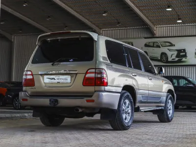 2004 تويوتا لاند كروزر جي اكس ار