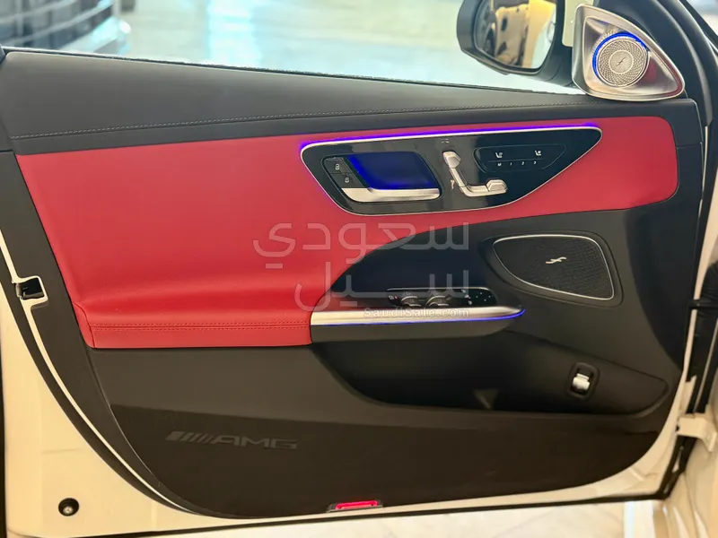 2024 مرسيدس - بنز سي 300 أي إم جي