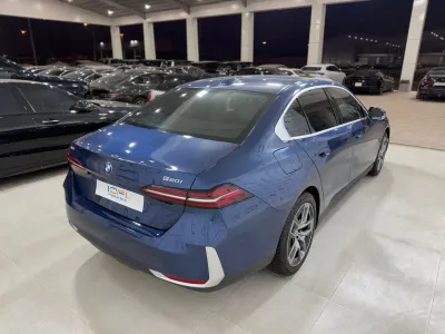 2024 بي ام دبليو الفئة الخامسة 520 أي