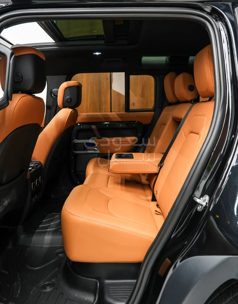 2023 لاند روفر ديفيندر 110