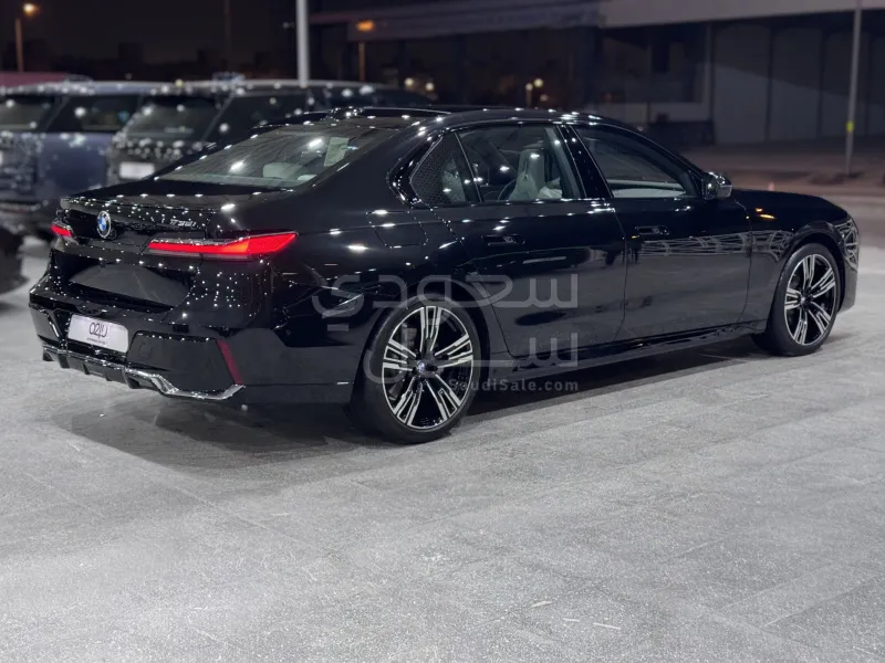 2026 بي ام دبليو الفئة السابعة 735أي