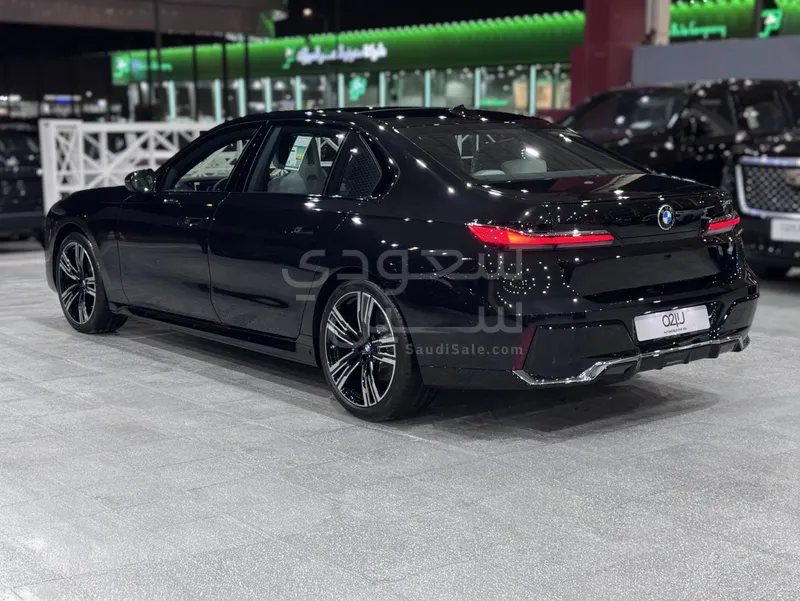 2026 بي ام دبليو الفئة السابعة 735أي