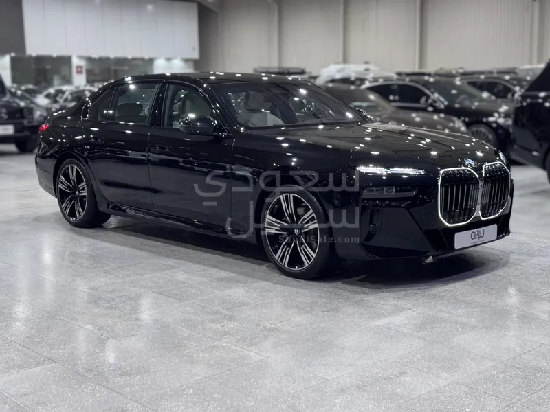 2026 بي ام دبليو الفئة السابعة 735أي