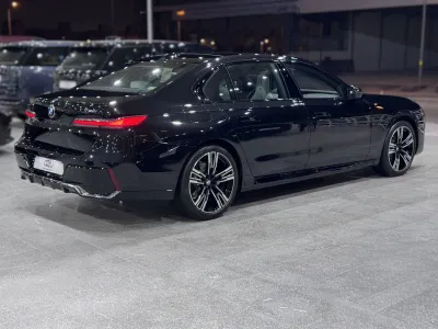 2026 بي ام دبليو الفئة السابعة 735أي