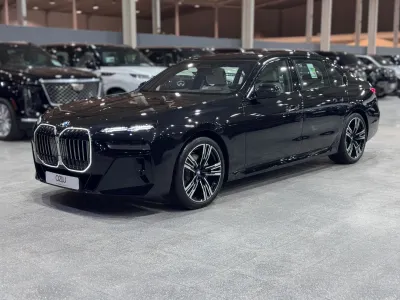 2026 بي ام دبليو الفئة السابعة 735أي