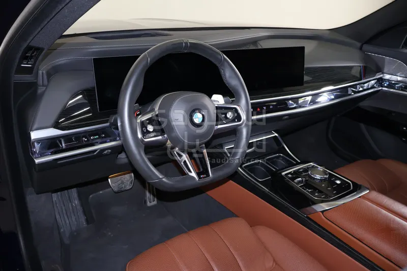 2025 بي ام دبليو الفئة السابعة 735أي