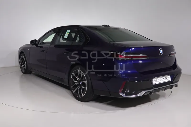 2025 بي ام دبليو الفئة السابعة 735أي