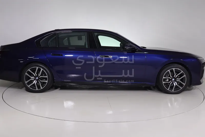 2025 بي ام دبليو الفئة السابعة 735أي