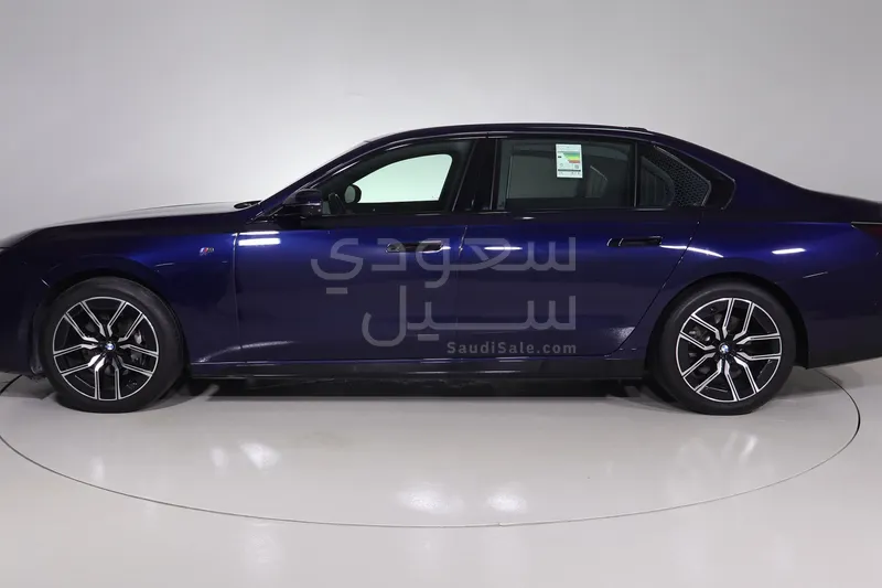 2025 بي ام دبليو الفئة السابعة 735أي