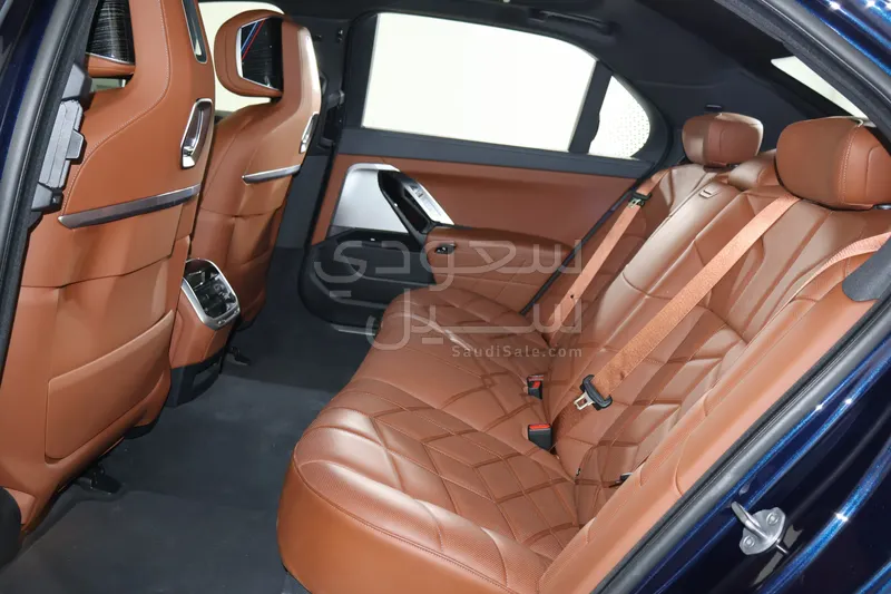 2025 بي ام دبليو الفئة السابعة 735أي