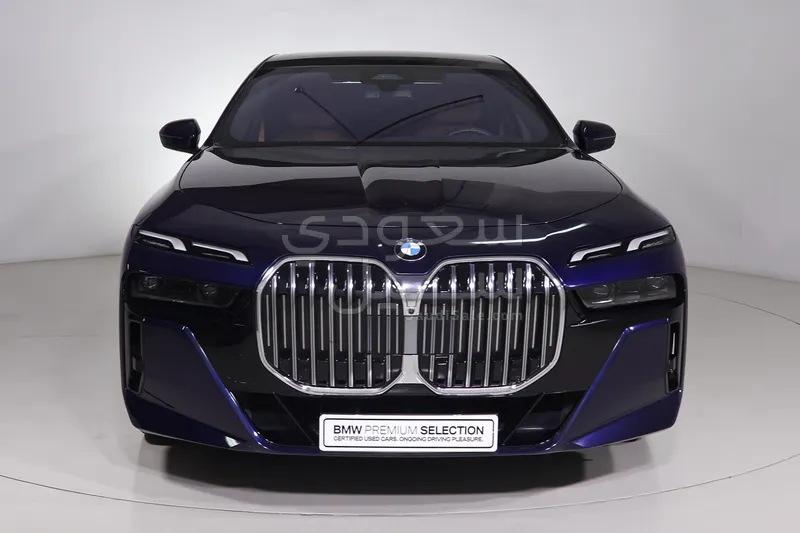 2025 بي ام دبليو الفئة السابعة 735أي