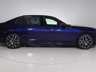 2025 بي ام دبليو الفئة السابعة 735أي