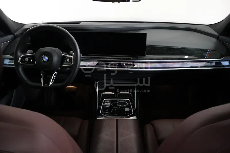 2024 بي ام دبليو الفئة السابعة 735أي