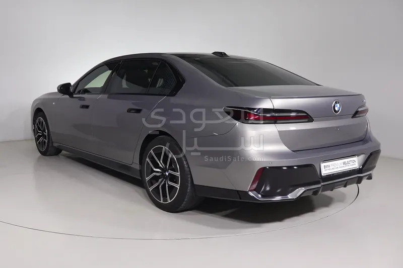 2024 بي ام دبليو الفئة السابعة 735أي