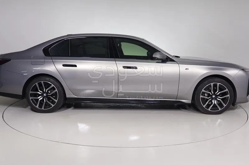 2024 بي ام دبليو الفئة السابعة 735أي