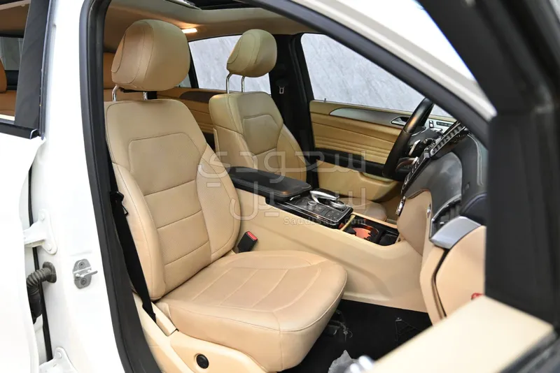 2016 مرسيدس - بنز جي إل إي 43 أي إم جي