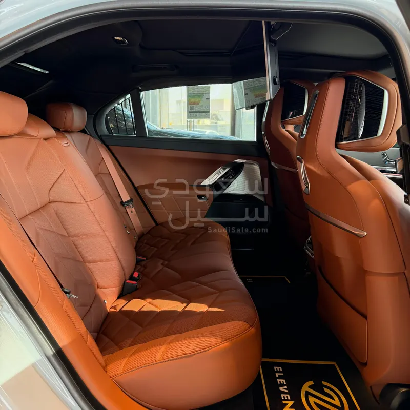 2026 بي ام دبليو الفئة السابعة 735أي