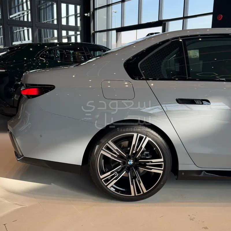 2026 بي ام دبليو الفئة السابعة 735أي