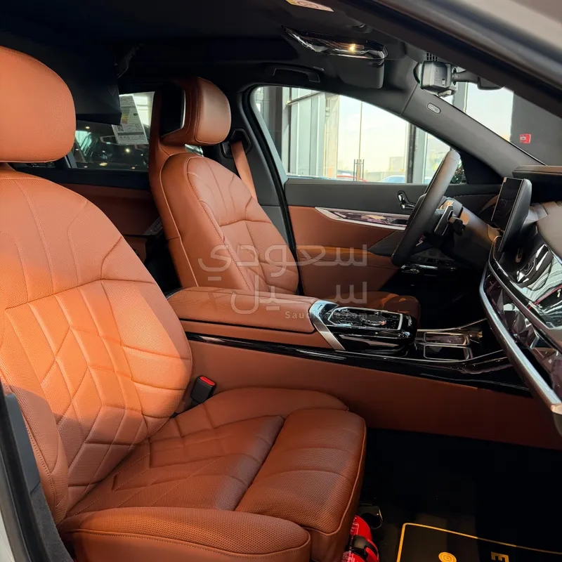 2026 بي ام دبليو الفئة السابعة 735أي