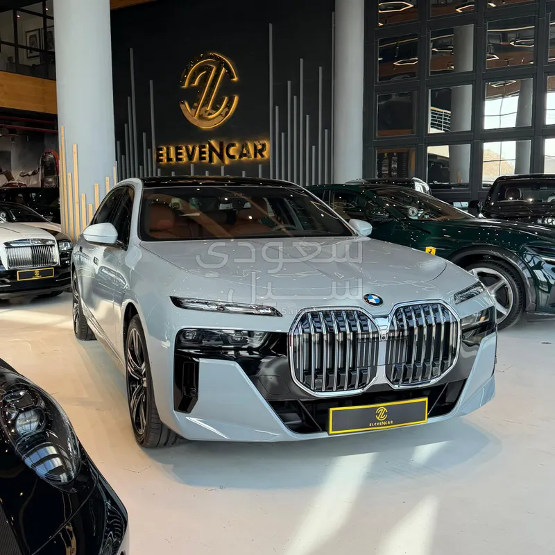 2026 بي ام دبليو الفئة السابعة 735أي