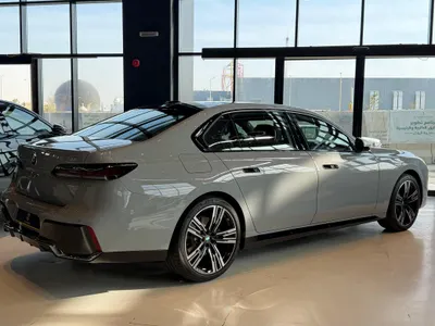 2026 بي ام دبليو الفئة السابعة 735أي